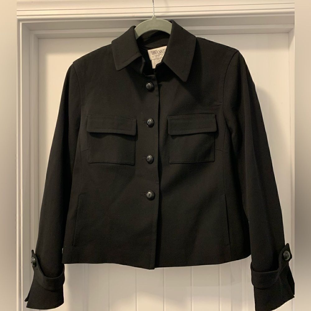 Worth Petite Blazer Size 12P Lightly Padded Shoulders Slight Crop Button Up